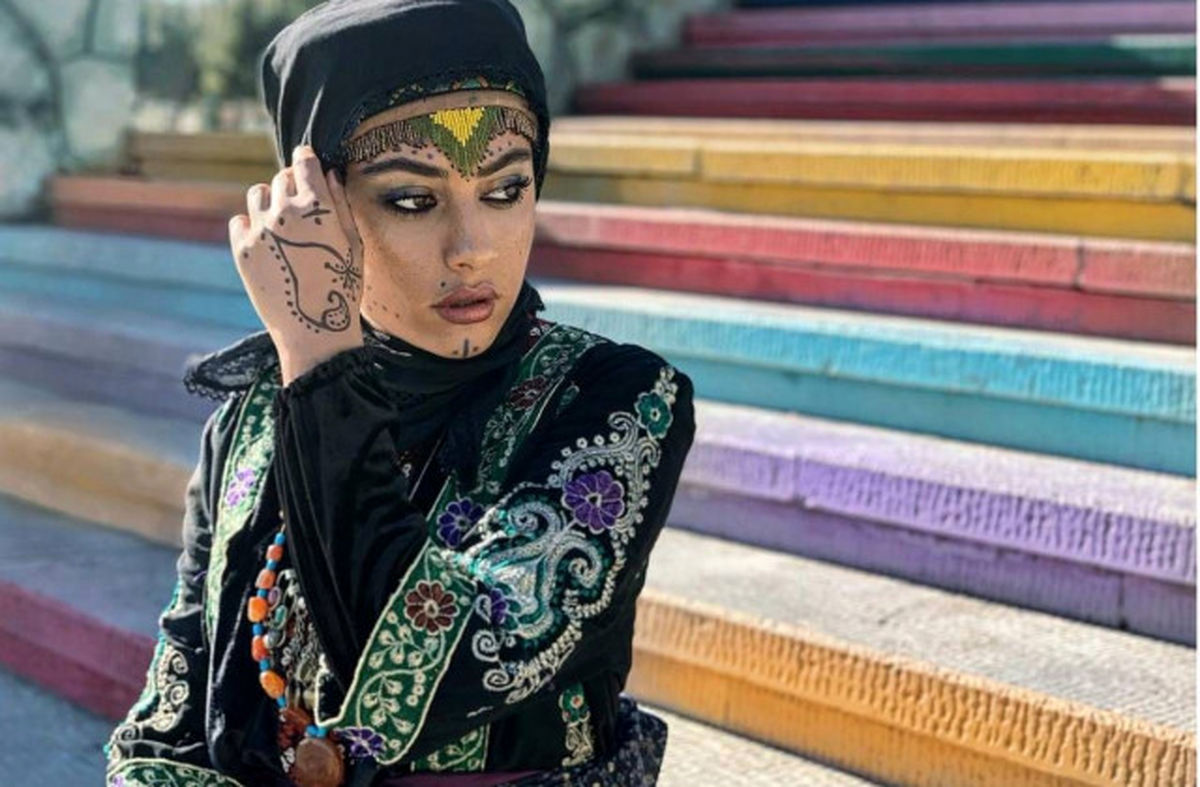 عکس دیده نشده از ترلان پروانه در کنار مادرش